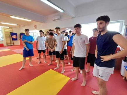 FC Bihor a încheiat un parteneriat de colaborare cu JC Liberty: Tinerii fotbalişti orădeni vor avea în pregătiri şi elemente specifice judoului! (FOTO)