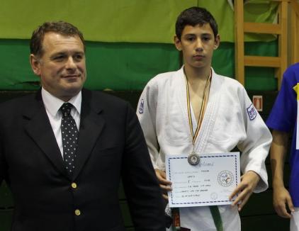 Judoka orădeni, medaliaţi la Campionatul Naţional pentru juniori IV de la Piteşti