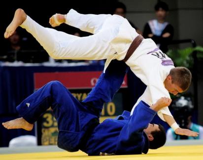 Tinerii sportivi orădeni au cucerit medaliile de bronz la întrecerile de judo de la Deva