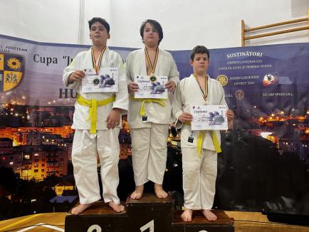 13 medalii pentru orădenii de la LPS-Champions la Cupa 'Judo Club 1983' de la Huedin (FOTO)