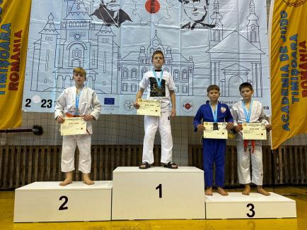 Zeci de medalii pentru orădenii de la LPS Champions la turneul internaţional „Judo Cup Constantin Ali” de la Timişoara (FOTO)