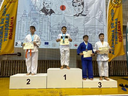 Zeci de medalii pentru orădenii de la LPS Champions la turneul internaţional „Judo Cup Constantin Ali” de la Timişoara (FOTO)