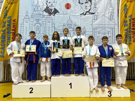 Zeci de medalii pentru orădenii de la LPS Champions la turneul internaţional „Judo Cup Constantin Ali” de la Timişoara (FOTO)