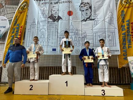 Zeci de medalii pentru orădenii de la LPS Champions la turneul internaţional „Judo Cup Constantin Ali” de la Timişoara (FOTO)