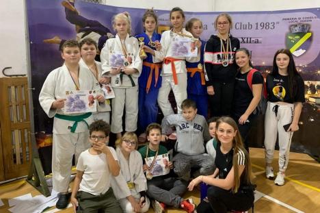 Opt medalii pentru tinerii judoka de la LPS Bihorul şi CS Crişul la concursul de la Huedin