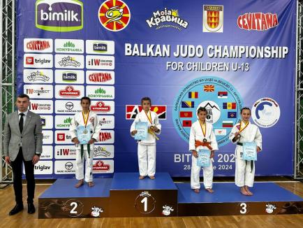 Orădeanca Vanessa Rogojan, medaliată cu bronz la Campionatul Balcanic de judo pentru copii din Macedonia de Nord (FOTO)