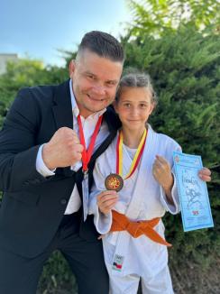 Orădeanca Vanessa Rogojan, medaliată cu bronz la Campionatul Balcanic de judo pentru copii din Macedonia de Nord (FOTO)