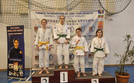 Cu Dan Fâşie în staff, tinerii judoka de la LPS-Champions Oradea şi-au adjudecat 7 medalii la un turneu internaţional (FOTO)