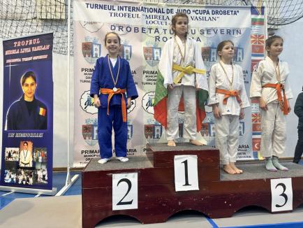 Cu Dan Fâşie în staff, tinerii judoka de la LPS-Champions Oradea şi-au adjudecat 7 medalii la un turneu internaţional (FOTO)