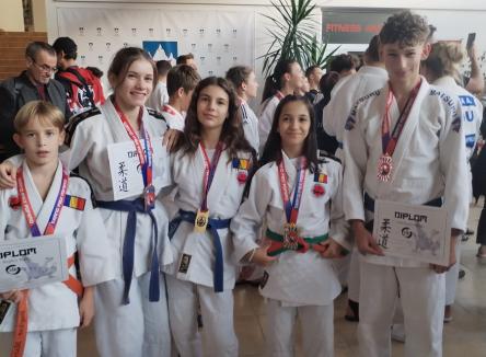 Șapte medalii pentru tinerii judoka de la ACS Olimpikus Oradea la Grand Prix-ul Slovaciei (FOTO)