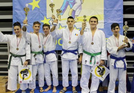 Nouă clasări pe podium pentru tinerii judoka orădeni la ultima etapă a Euroligii Regionale pentru juniori III