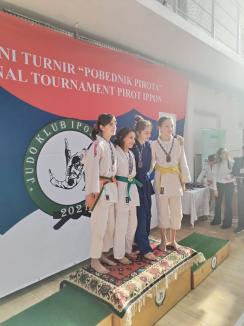 Trei clasări pe podium pentru tinerii judoka de la Olimpikus Oradea la turneul din Serbia