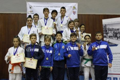 Tinerii judoka orădeni au dominat Turneul Internaţional de judo pentru copii de la Tg. Jiu