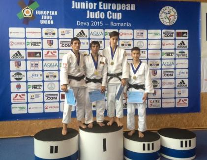 O medalie şi un loc VII pentru judoka bihoreni la întrecerile Cupei Europene de juniori U21 de la Deva