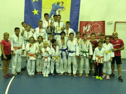 Tinerii judoka orădeni, printre protagoniştii Cupei Aradului la copii şi Euroligii de juniori