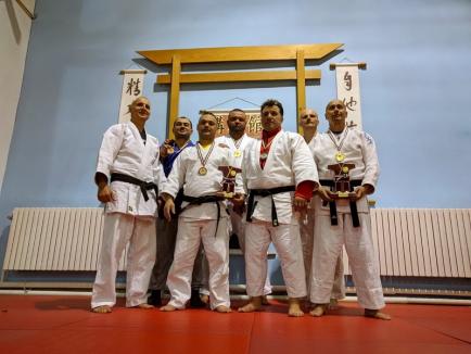 Veteranii orădeni s-au întors încărcaţi de medalii de la Campionatele Ungariei la judo (FOTO)