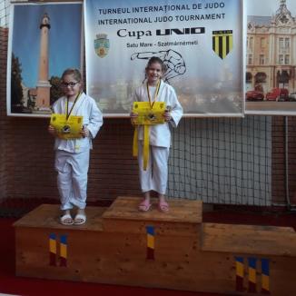 Două medalii de aur şi două de bronz, cucerite la Satu Mare de tinerii judoka de la ACS Olimpikus Oradea