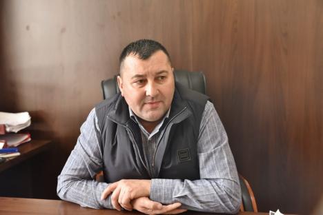Jupân de Pietroasa: Primarul Alin Laza, acuzat că îi hărțuiește cu abuzuri și amenzi pe concurenții propriilor neamuri (FOTO)