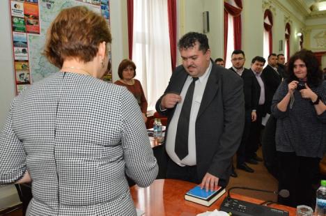 Surpriză în deschiderea şedinţei Consiliului Judeţean Bihor: Dorin Corcheş şi-a dat demisia
