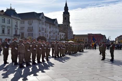 Primii studenți militari din Oradea au depus jurământul: „V-ați legat pe viață de țară” (FOTO)