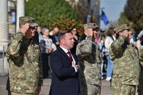 Primii studenți militari din Oradea au depus jurământul: „V-ați legat pe viață de țară” (FOTO)