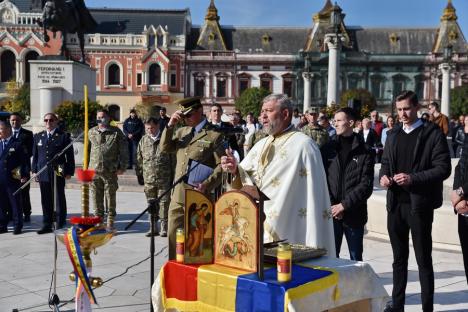 Primii studenți militari din Oradea au depus jurământul: „V-ați legat pe viață de țară” (FOTO)