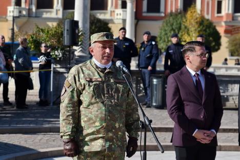 Primii studenți militari din Oradea au depus jurământul: „V-ați legat pe viață de țară” (FOTO)