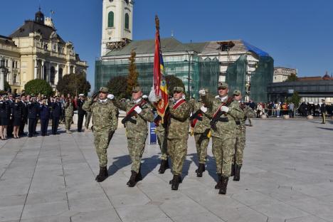 Primii studenți militari din Oradea au depus jurământul: „V-ați legat pe viață de țară” (FOTO)