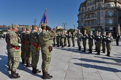 Primii studenți militari din Oradea au depus jurământul: „V-ați legat pe viață de țară” (FOTO)