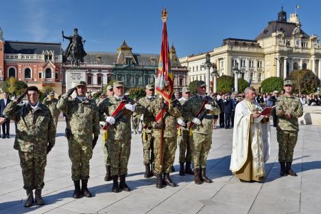 Primii studenți militari din Oradea au depus jurământul: „V-ați legat pe viață de țară” (FOTO)