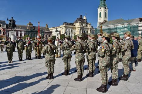 Primii studenți militari din Oradea au depus jurământul: „V-ați legat pe viață de țară” (FOTO)