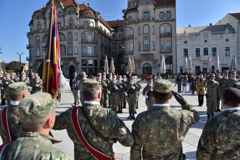 Primii studenți militari din Oradea au depus jurământul: „V-ați legat pe viață de țară” (FOTO)