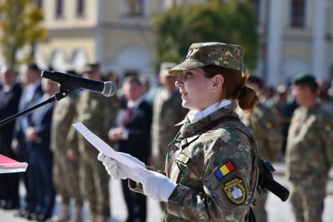 Primii studenți militari din Oradea au depus jurământul: „V-ați legat pe viață de țară” (FOTO)