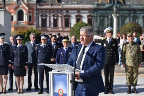 Primii studenți militari din Oradea au depus jurământul: „V-ați legat pe viață de țară” (FOTO)