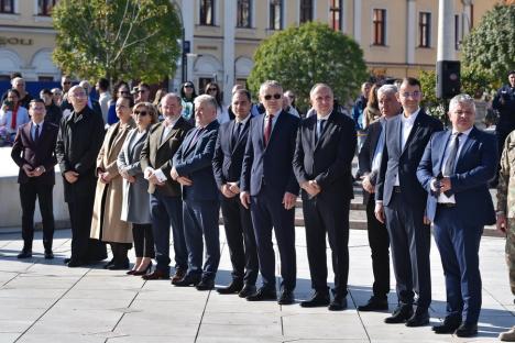 Primii studenți militari din Oradea au depus jurământul: „V-ați legat pe viață de țară” (FOTO)