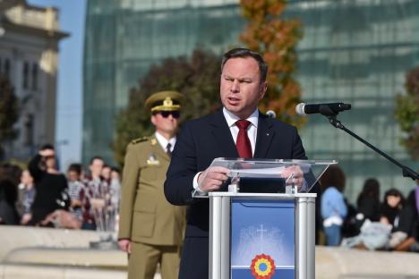 Primii studenți militari din Oradea au depus jurământul: „V-ați legat pe viață de țară” (FOTO)