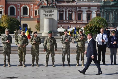 Primii studenți militari din Oradea au depus jurământul: „V-ați legat pe viață de țară” (FOTO)