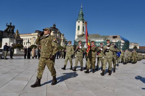 Primii studenți militari din Oradea au depus jurământul: „V-ați legat pe viață de țară” (FOTO)