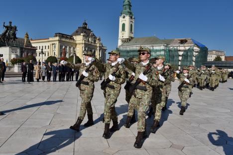 Primii studenți militari din Oradea au depus jurământul: „V-ați legat pe viață de țară” (FOTO)