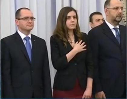 Noii miniştri au depus jurământul. Băsescu: "Mă impresionează numărul mare de miniştri tineri"