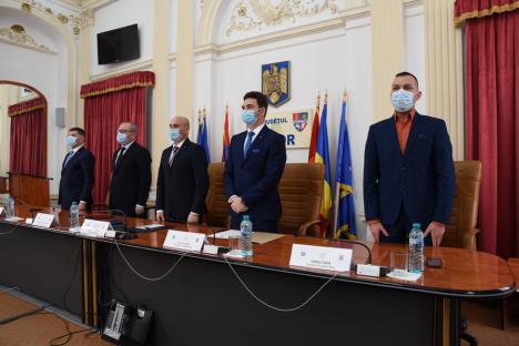 Dumitru Ţiplea şi noii subprefecţi de Bihor, Daniel Palaghianu şi Botházy Nándor, au depus jurământul. Şeful UDMR: 'Şi noi vrem o ţară mai bună!' (FOTO / VIDEO)