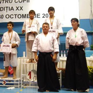 Tinerii karateka orădeni, învingători la întrecerile campionatului naţional de stil Fudokan