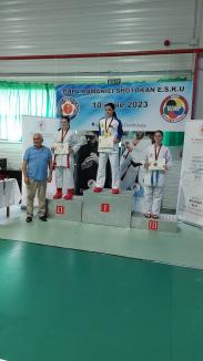30 de clasări pe podium pentru sportivii de la Crişul Oradea la Cupa României la Karate Shotokan ESKU (FOTO)