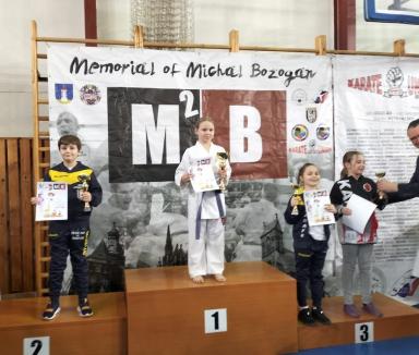 Patru medalii pentru sportivii de la CS Shogunul și cercul de Karate Shotokan al Palatului Copiilor Oradea, la cupa memorială din Slovacia (FOTO)