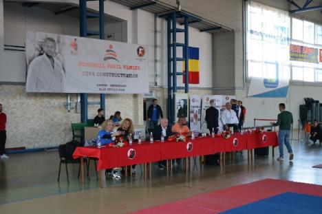 33 de medalii pentru sportivii de la SKT UAMT - AGORA Oradea la prima ediţie a Cupei Constructorilor la karate (FOTO)