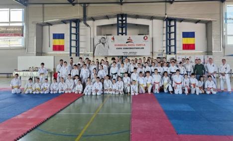 33 de medalii pentru sportivii de la SKT UAMT - AGORA Oradea la prima ediţie a Cupei Constructorilor la karate (FOTO)