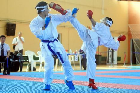 Clasări pe podium pentru sportivii orădeni la Campionatul Naţional de Karate Shotokan
