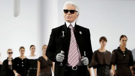 Designerul casei de modă Chanel, Karl Lagerfeld, a murit
