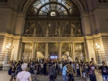 Gara de Est din Budapesta, evacuată din cauza refugiaţilor