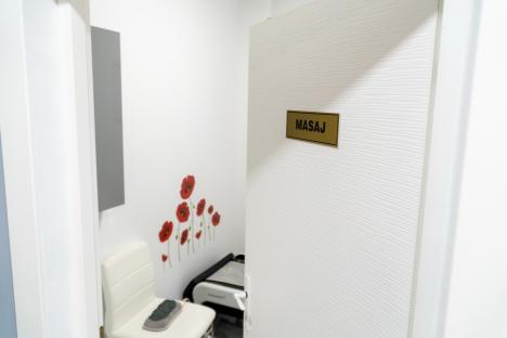 Stai drept! Un cabinet medical din Oradea scanează și tratează postura incorectă dată de statul la birou (FOTO/VIDEO)